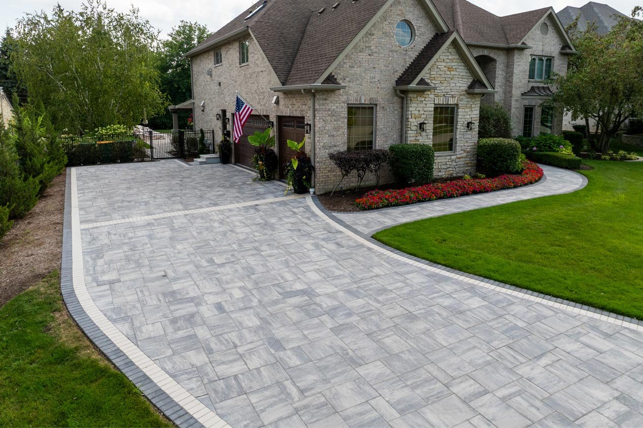 curving-concrete-paver-driveway-walkway