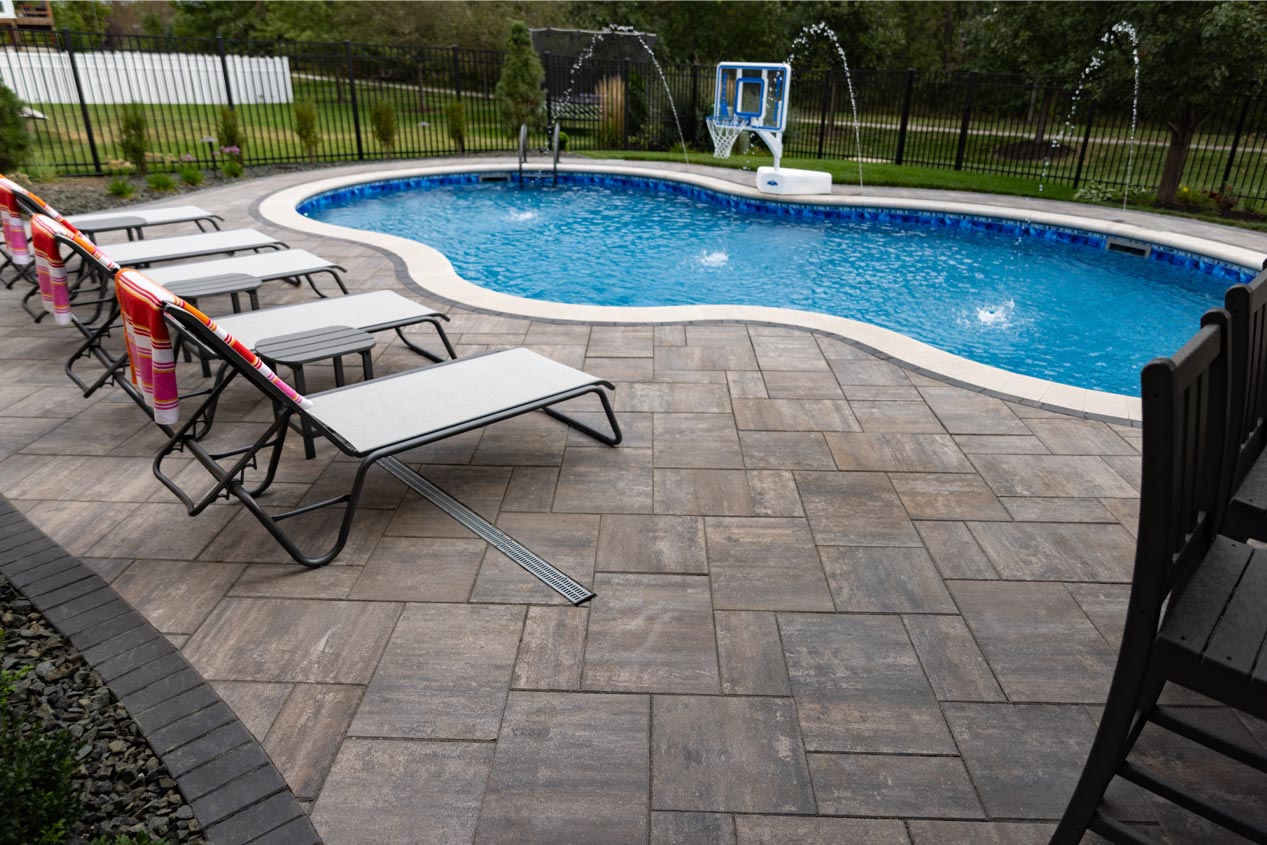 2024_CMC_LS_NE_Omaha_Curvy_Poolside_2