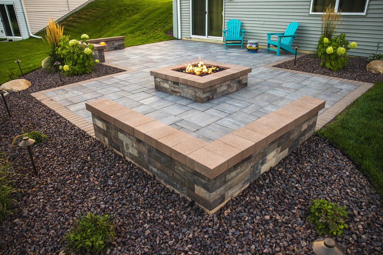2024_CMC_Landscape_Pavers_Charming_Coutyard_4