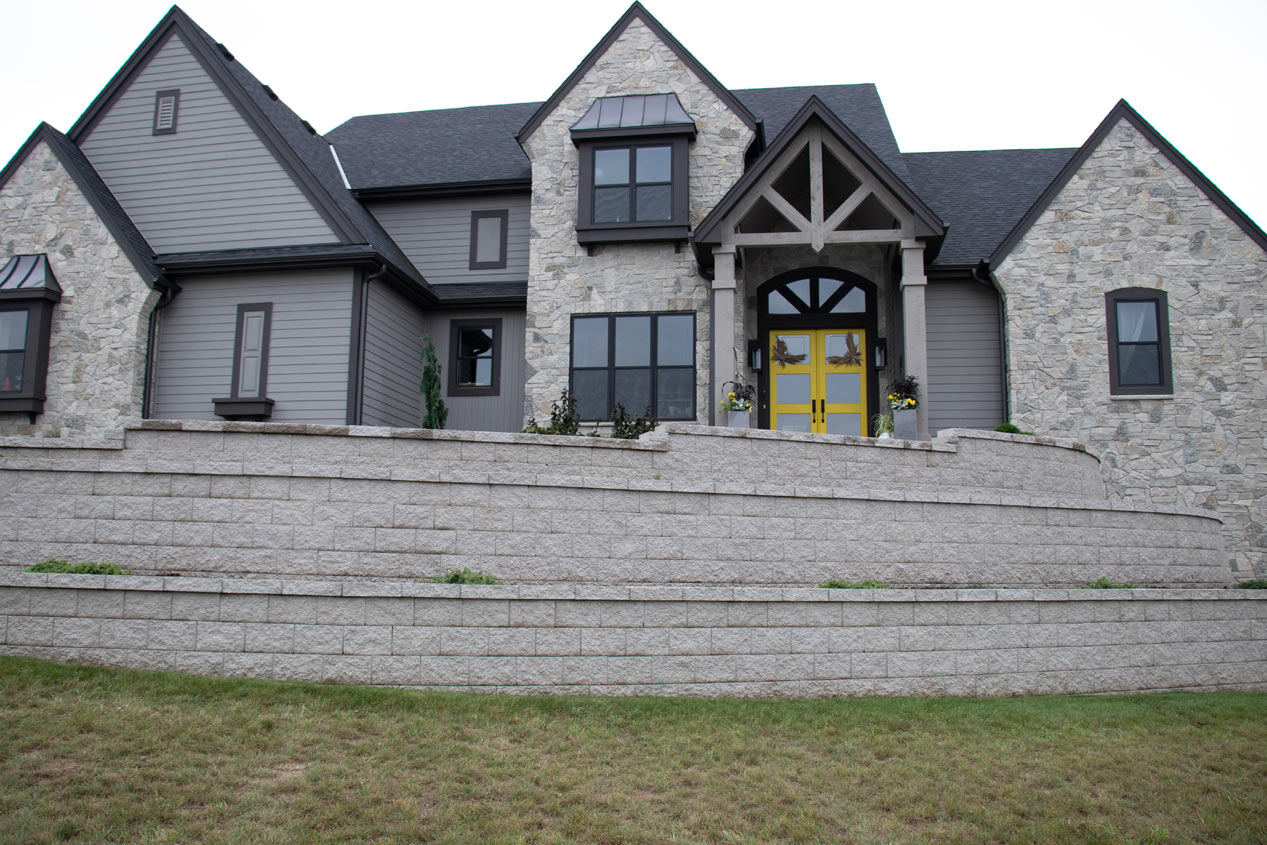 2023_CMC_Landscape_Holiday_Oak_2