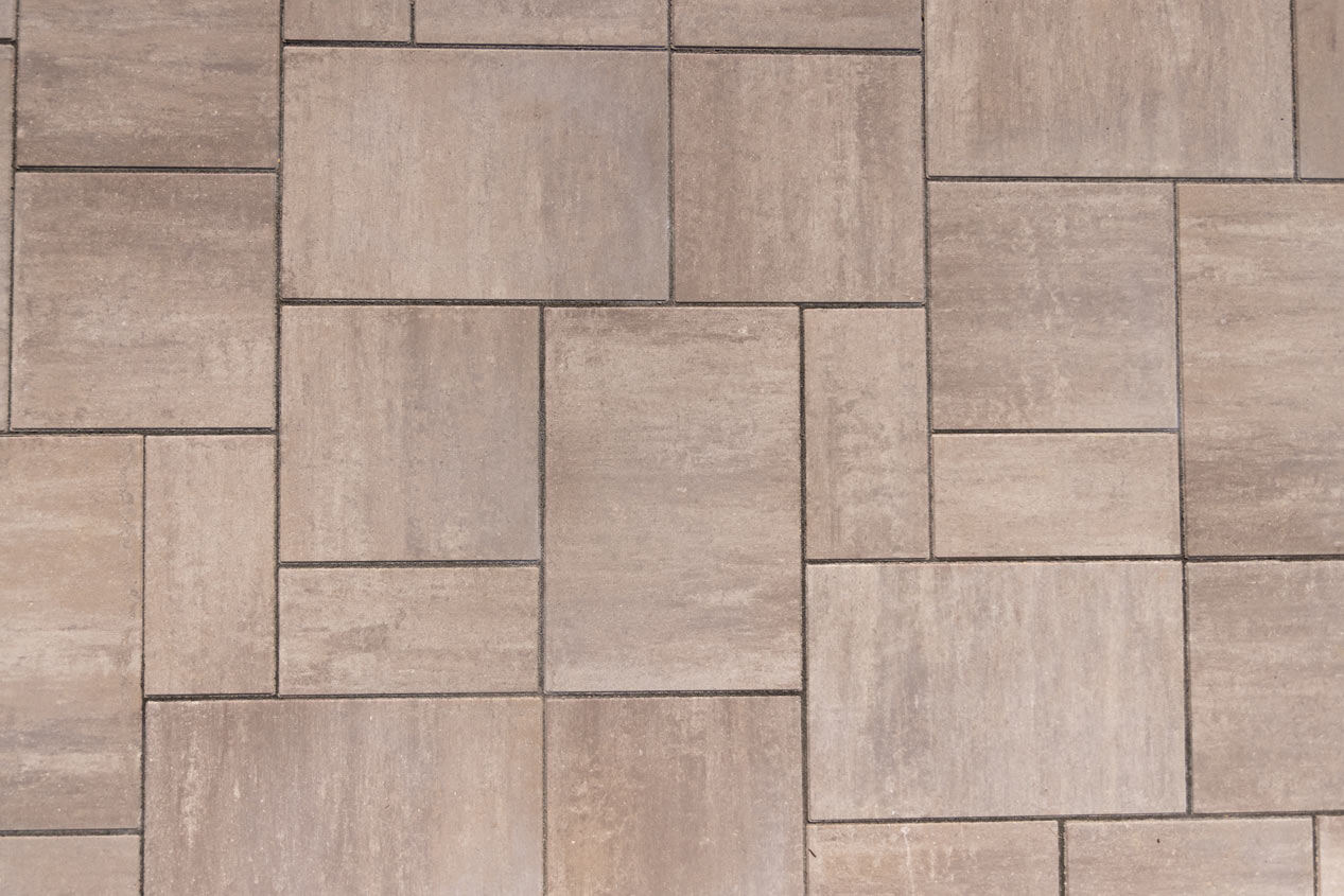 2024_CMC_Landscaping_Elegant_Sun_Deck_1