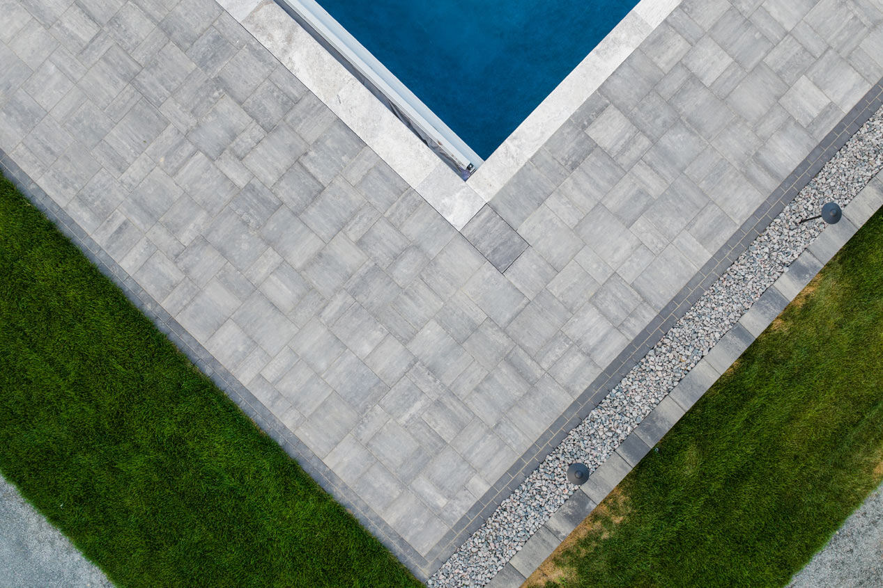 2024_CMC_Landscaping_Pavers_Farmhouse_Pool_deck_2