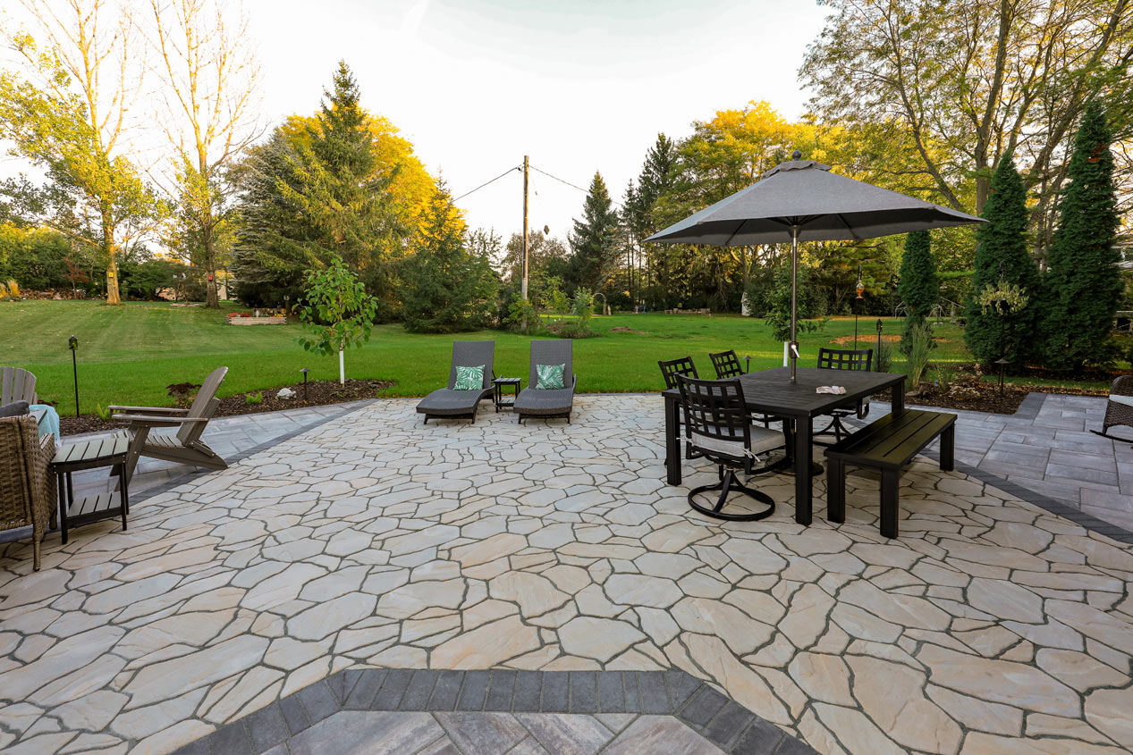 2024_CMC_Landscape_Pavers_Textured_Terrace_Gallery_1