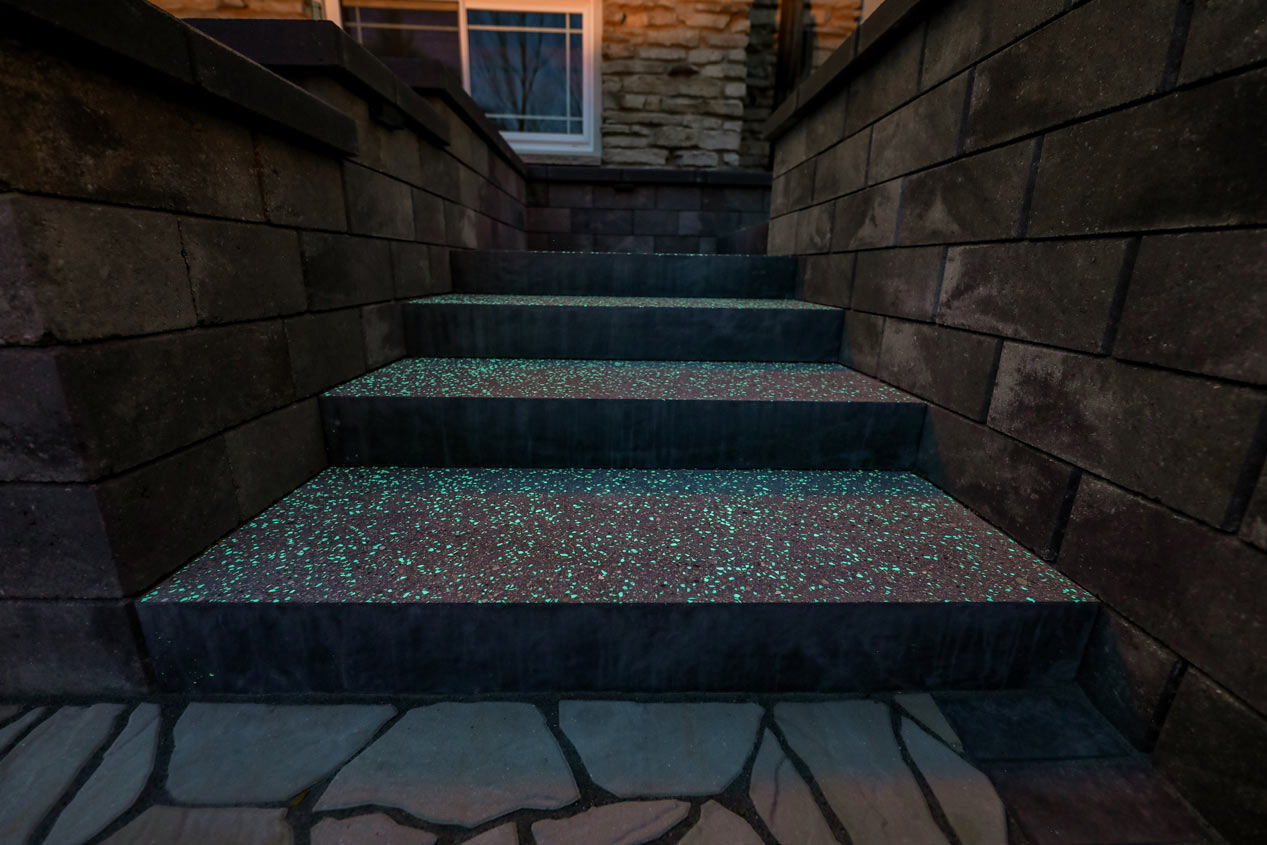 2024_CMC_Landscape_Pavers_Textured_Terrace_Gallery_3