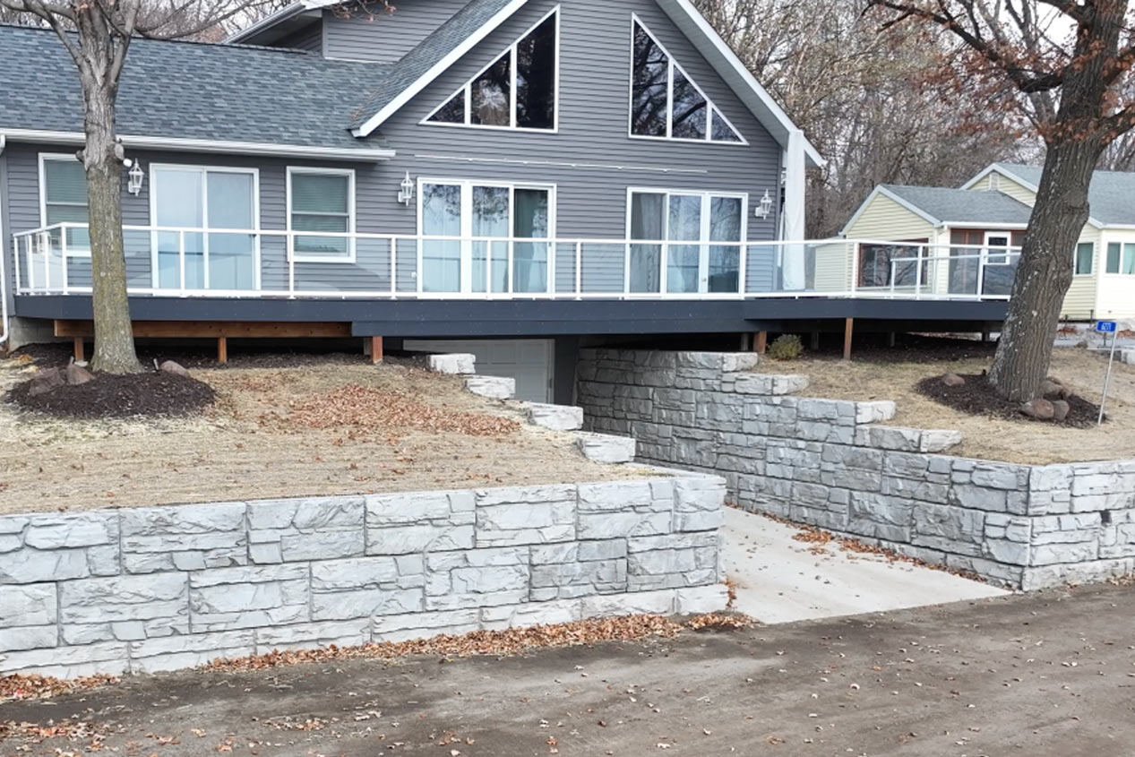 2024_CMC_Landscape_MagnumStone_retaining_Walls_Bear_Residence_2