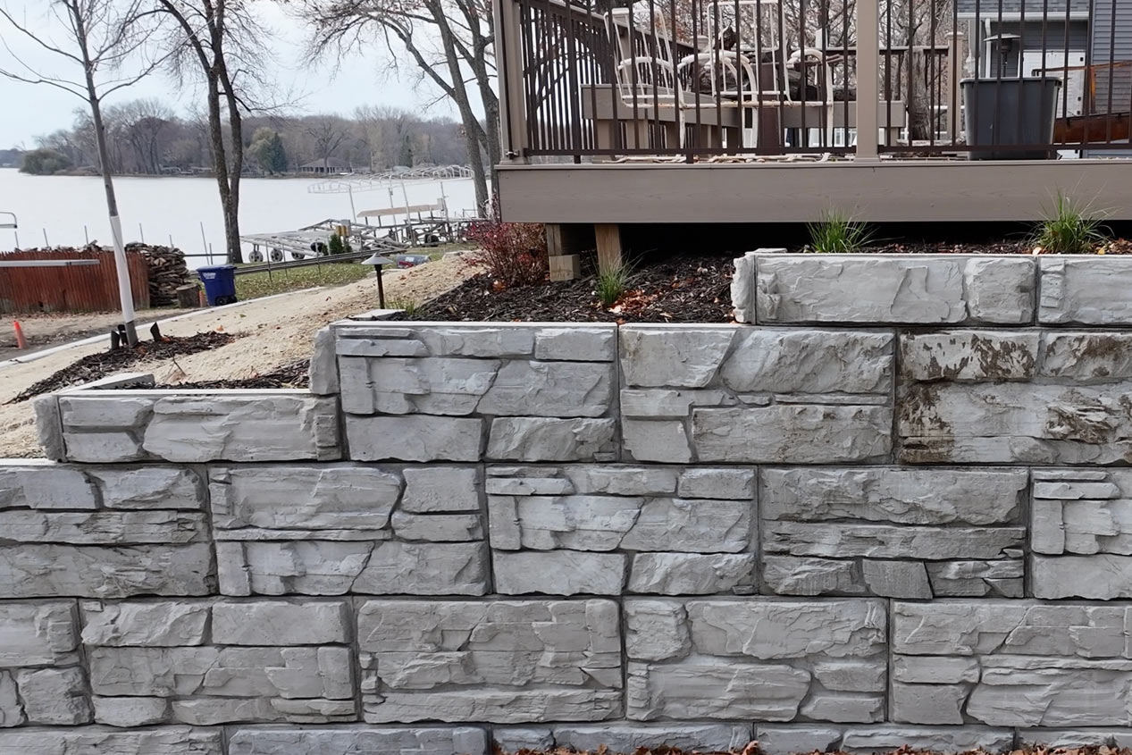 2024_CMC_Landscape_MagnumStone_retaining_Walls_Bear_Residence_4